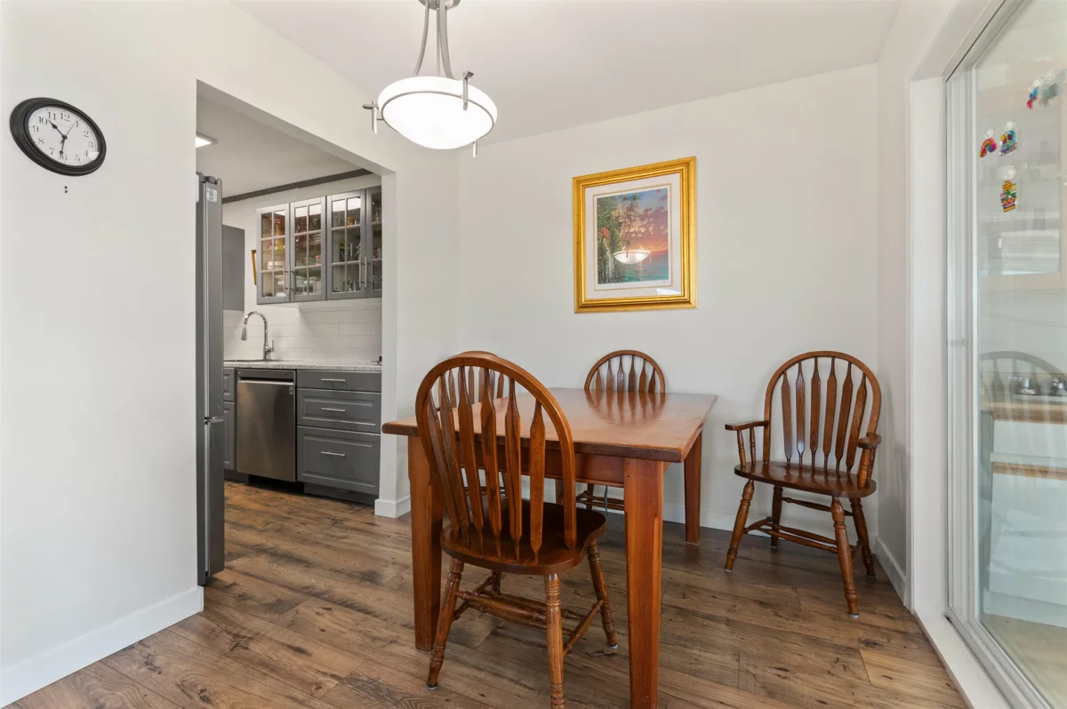 Primary Bedroom Photo of 403 46033 Chilliwack Central Road, Chilliwack, BC