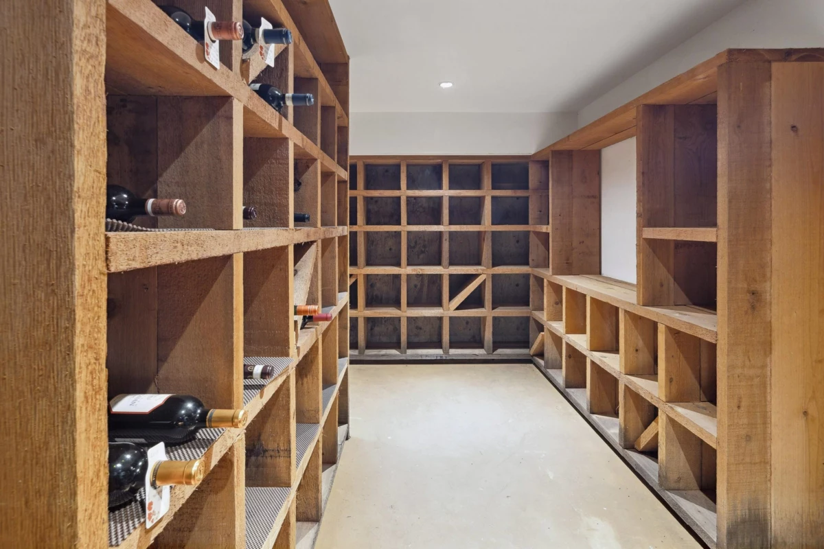 Hot Tub / Spa Photo of 4051 Marguerite Street, Vancouver, BC