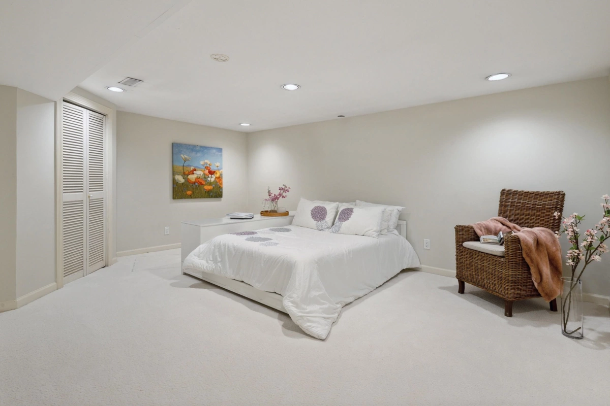 Swimming Pool Photo of 4051 Marguerite Street, Vancouver, BC