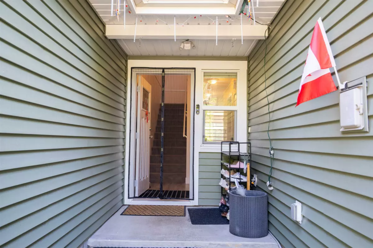 Exterior Rear Photo of 3 624 Shaw Road, Gibsons, BC