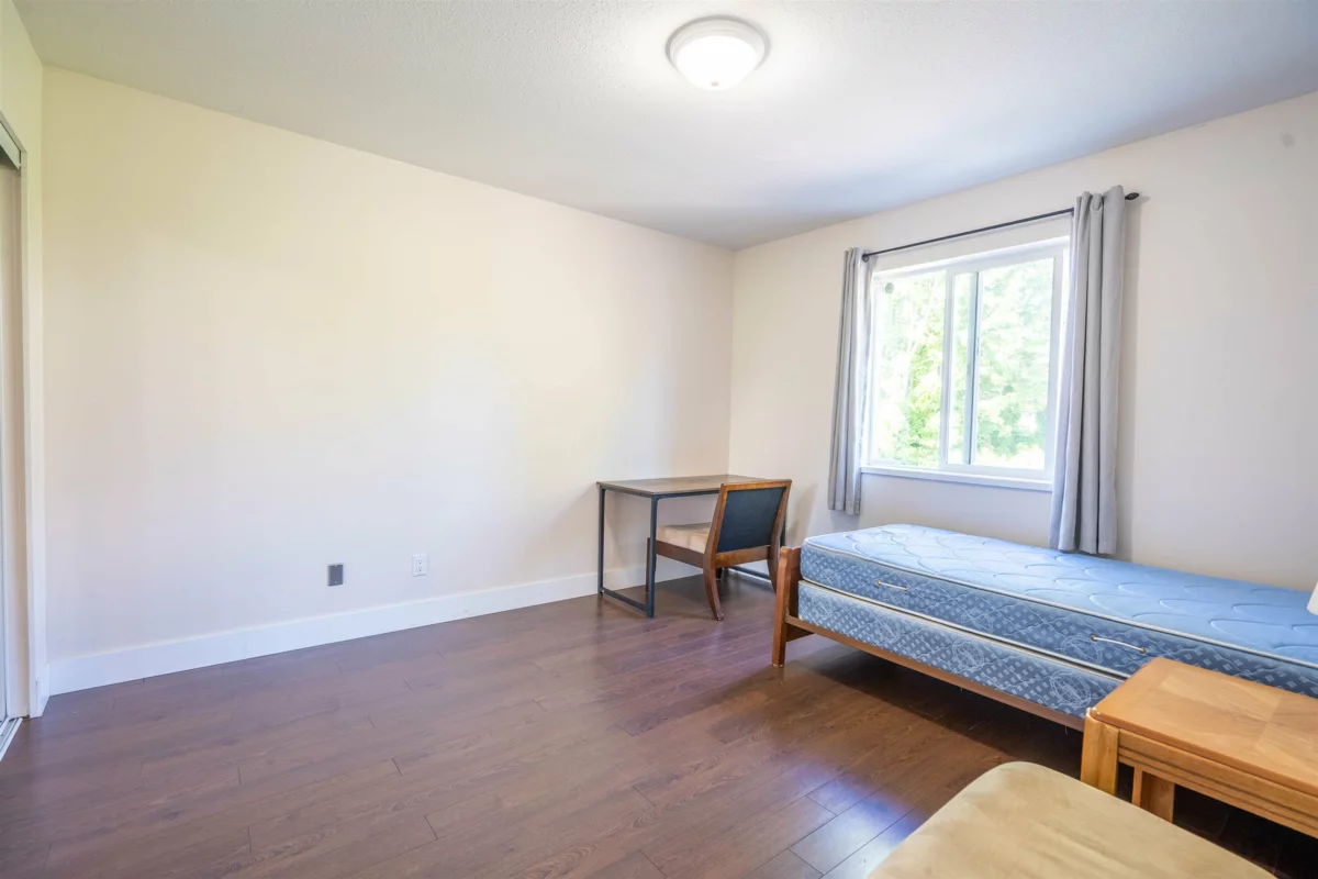 Primary Bathroom Photo of 3 624 Shaw Road, Gibsons, BC