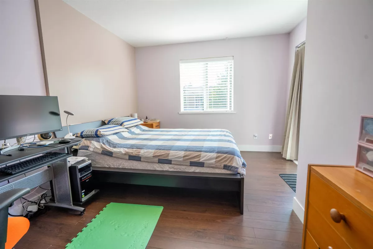 Walk-In Closet Photo of 3 624 Shaw Road, Gibsons, BC