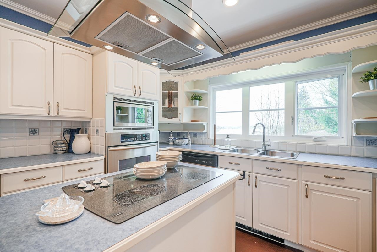 Entry Foyer Photo of 11502 Wood Street, Maple Ridge, BC