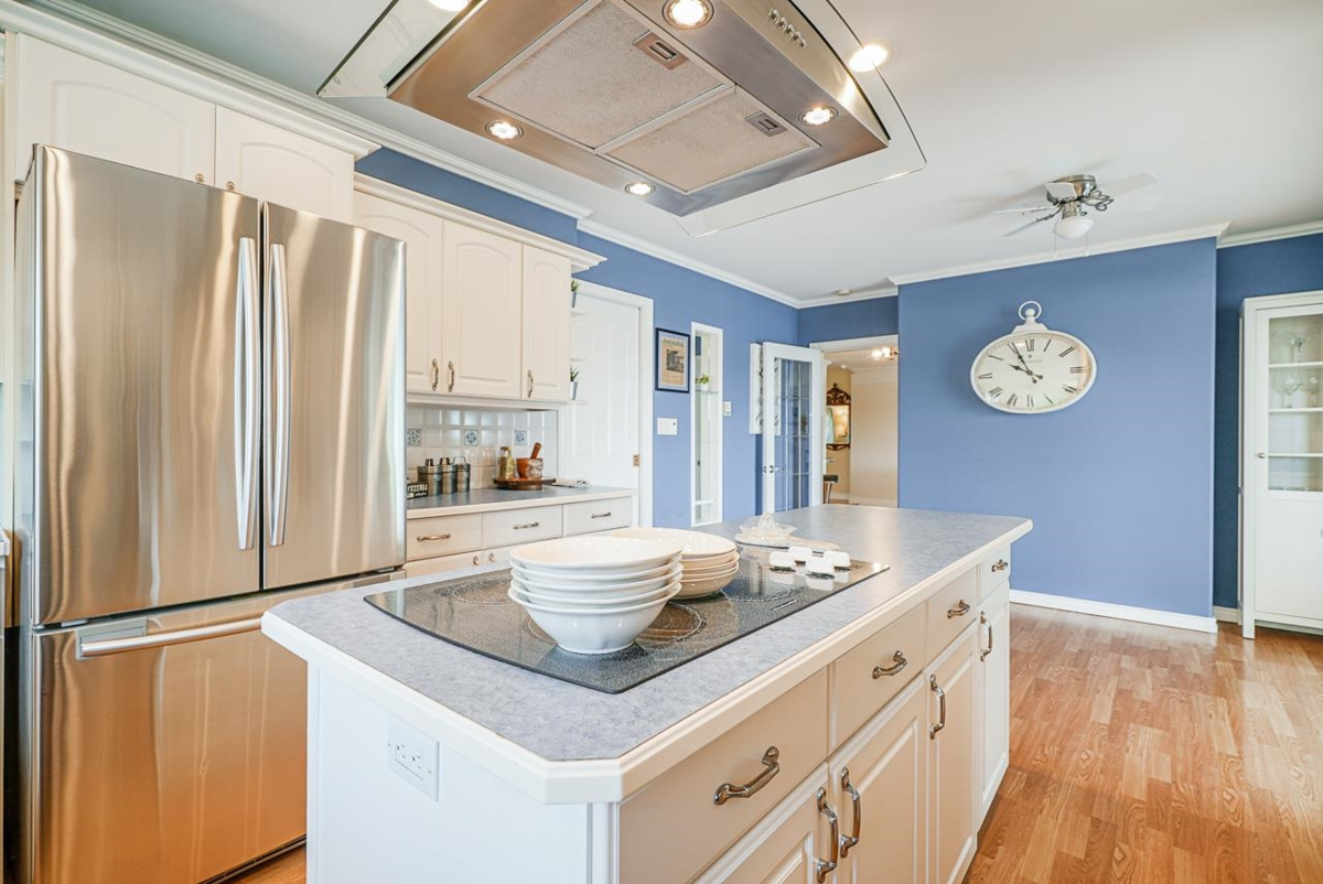 Hallway Photo of 11502 Wood Street, Maple Ridge, BC