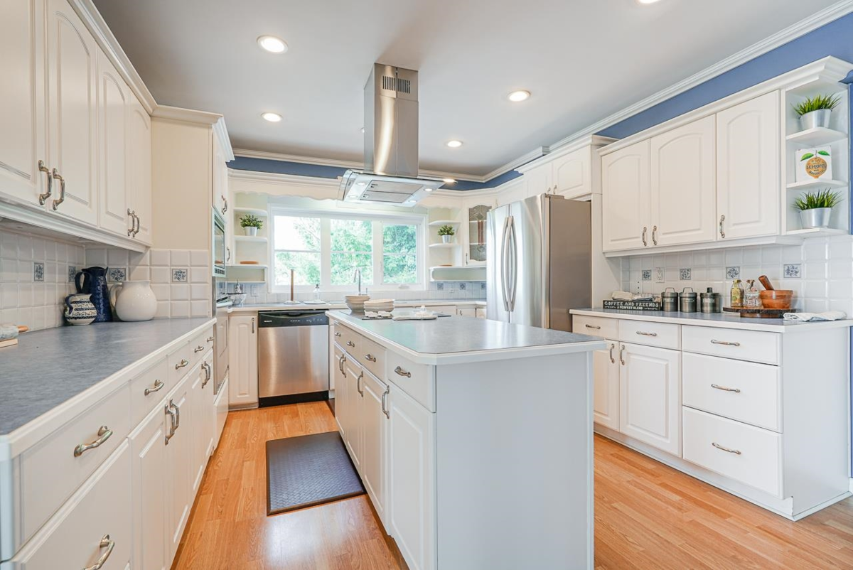 Mudroom Photo of 11502 Wood Street, Maple Ridge, BC
