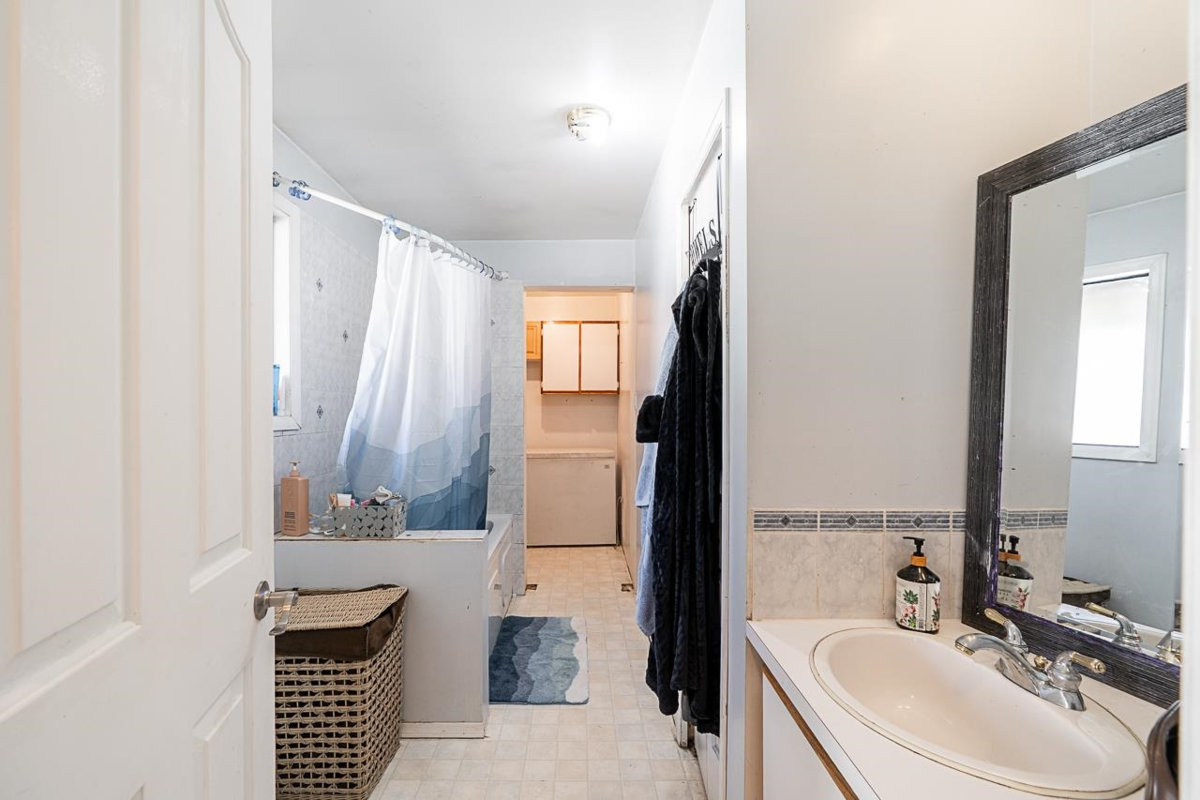 Entry Foyer Photo of 19955 37 Avenue, Langley, BC