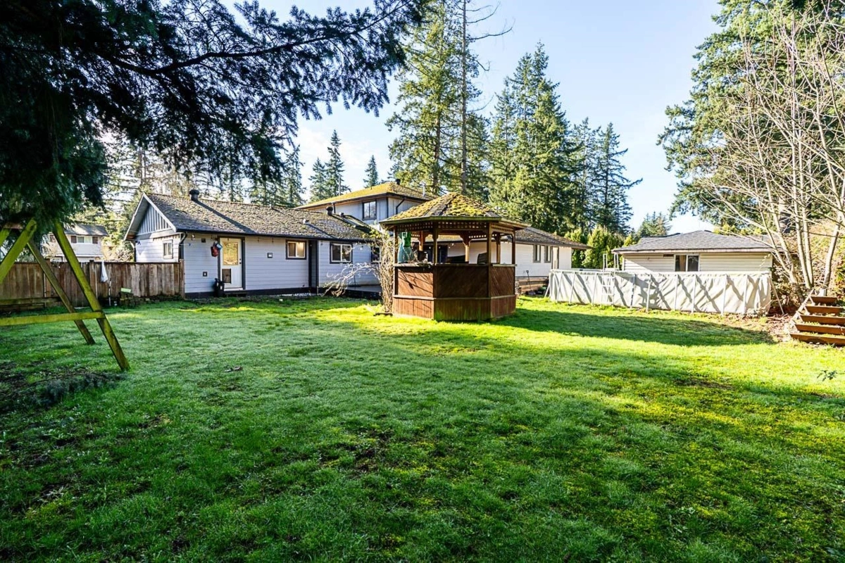 Outdoor Kitchen Photo of 19955 37 Avenue, Langley, BC