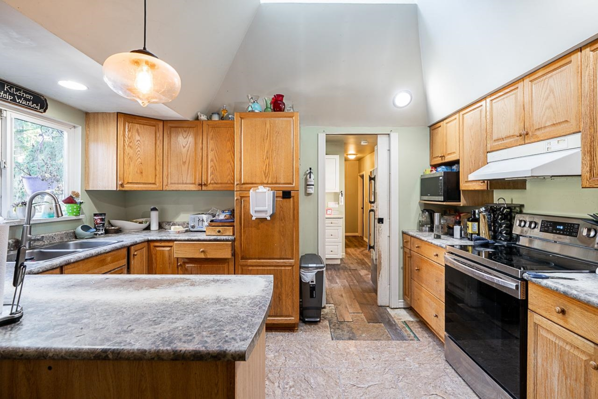 Primary Bathroom Photo of 19955 37 Avenue, Langley, BC