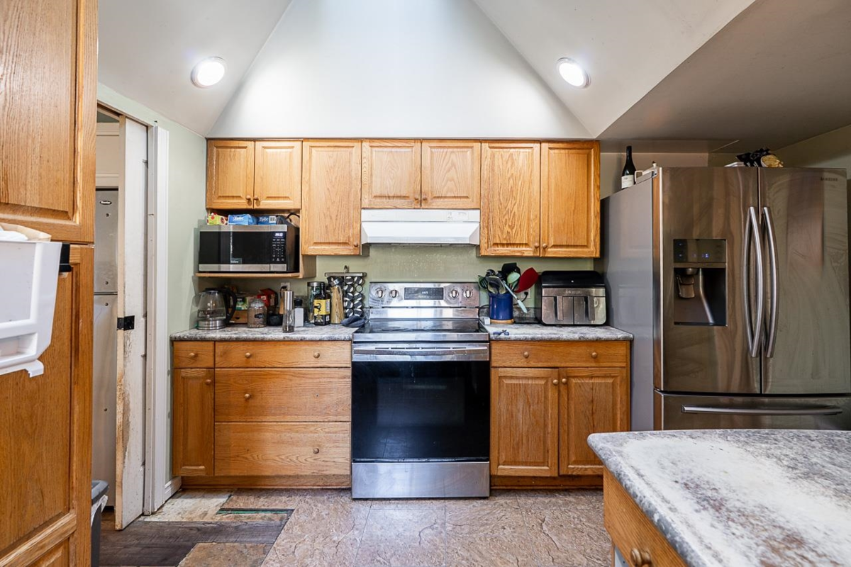 Primary Bedroom Photo of 19955 37 Avenue, Langley, BC