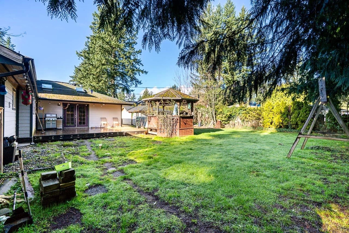 Swimming Pool Photo of 19955 37 Avenue, Langley, BC