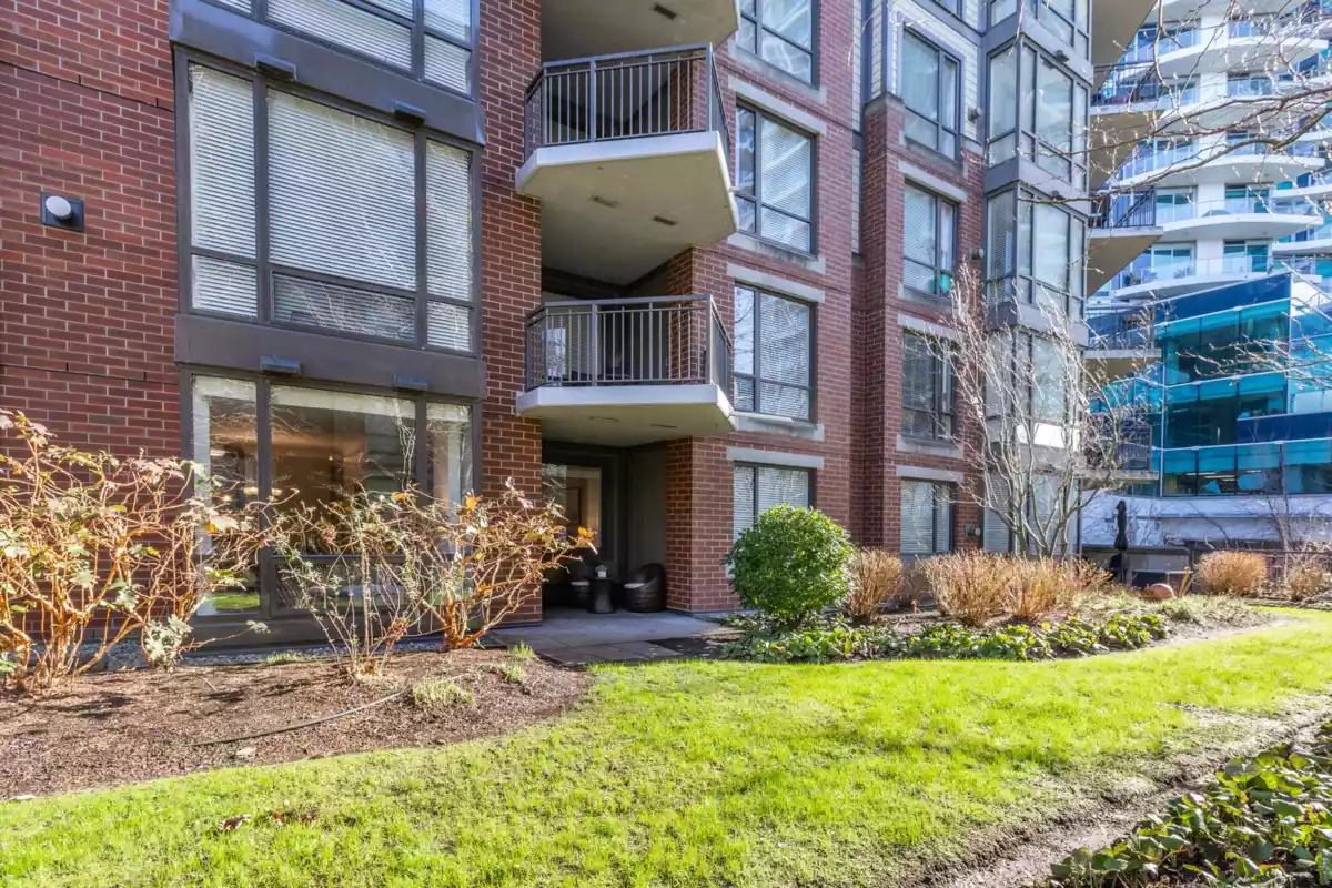 Hot Tub / Spa Photo of 103 1551 Foster Street, White Rock, BC