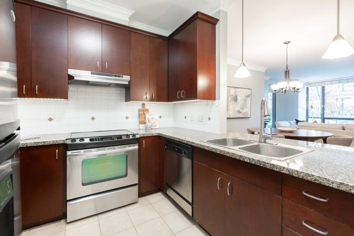 Walk-In Closet Photo of 103 1551 Foster Street, White Rock, BC