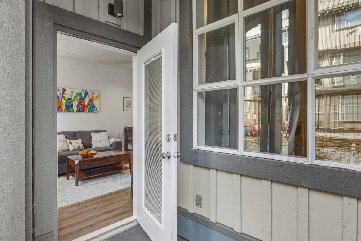 Breakfast Nook Photo of 106 4573 Chateau Boulevard, Whistler, BC