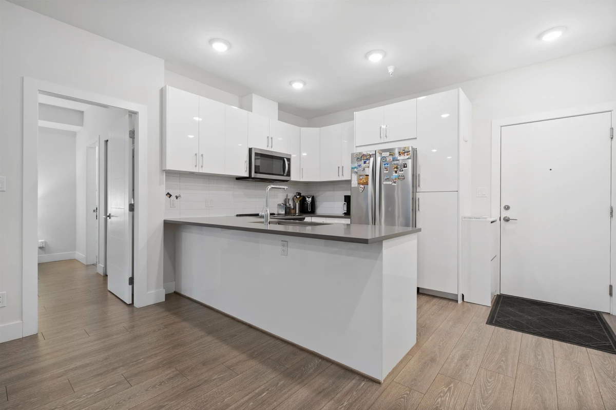 Dining Area Photo of 113 15351 101 Avenue, Surrey, BC