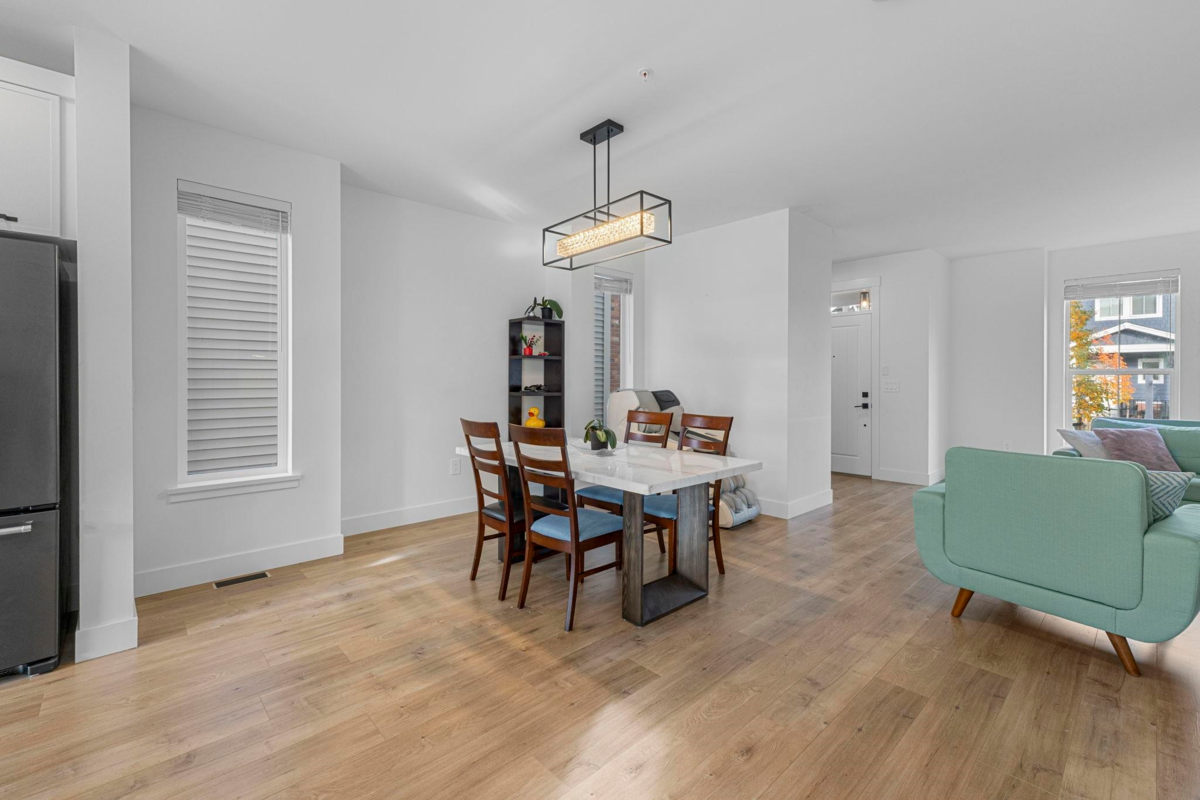 Breakfast Nook Photo of 19656 75a Avenue, Langley, BC