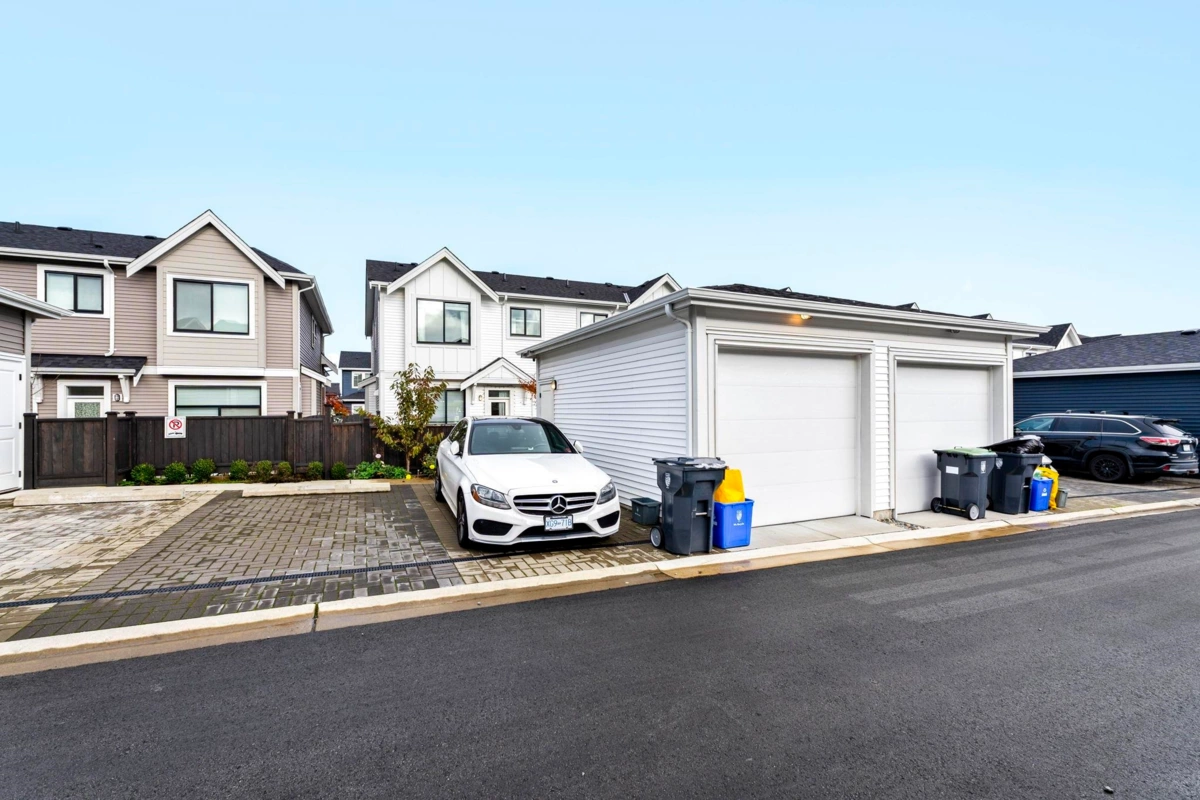 Community Amenities Photo (Clubhouse) of 19656 75a Avenue, Langley, BC