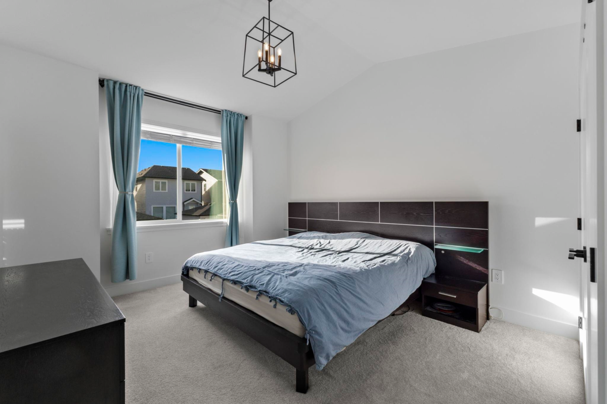 Guest Bathroom Photo of 19656 75a Avenue, Langley, BC