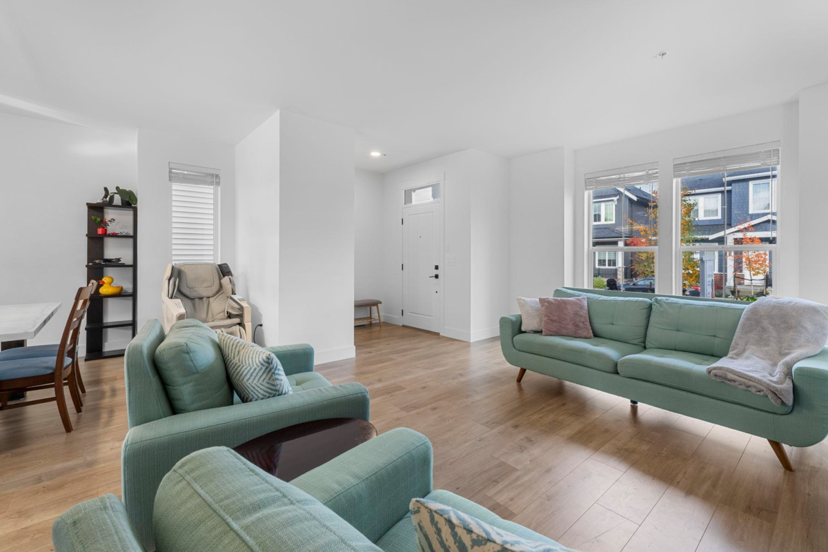 Kitchen Island Photo of 19656 75a Avenue, Langley, BC