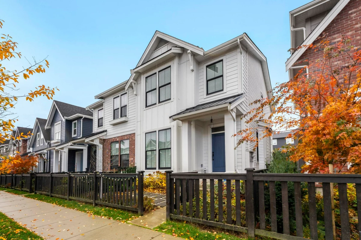 Living Room Photo of 19656 75a Avenue, Langley, BC