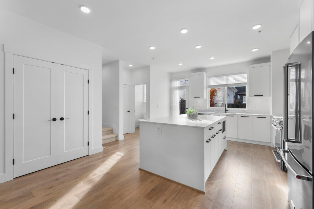 Primary Bathroom Photo of 19656 75a Avenue, Langley, BC