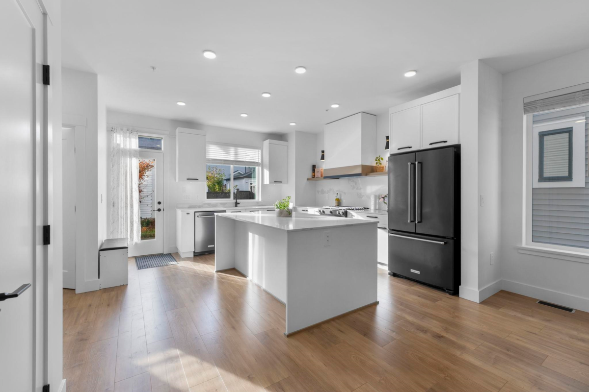Walk-In Closet Photo of 19656 75a Avenue, Langley, BC