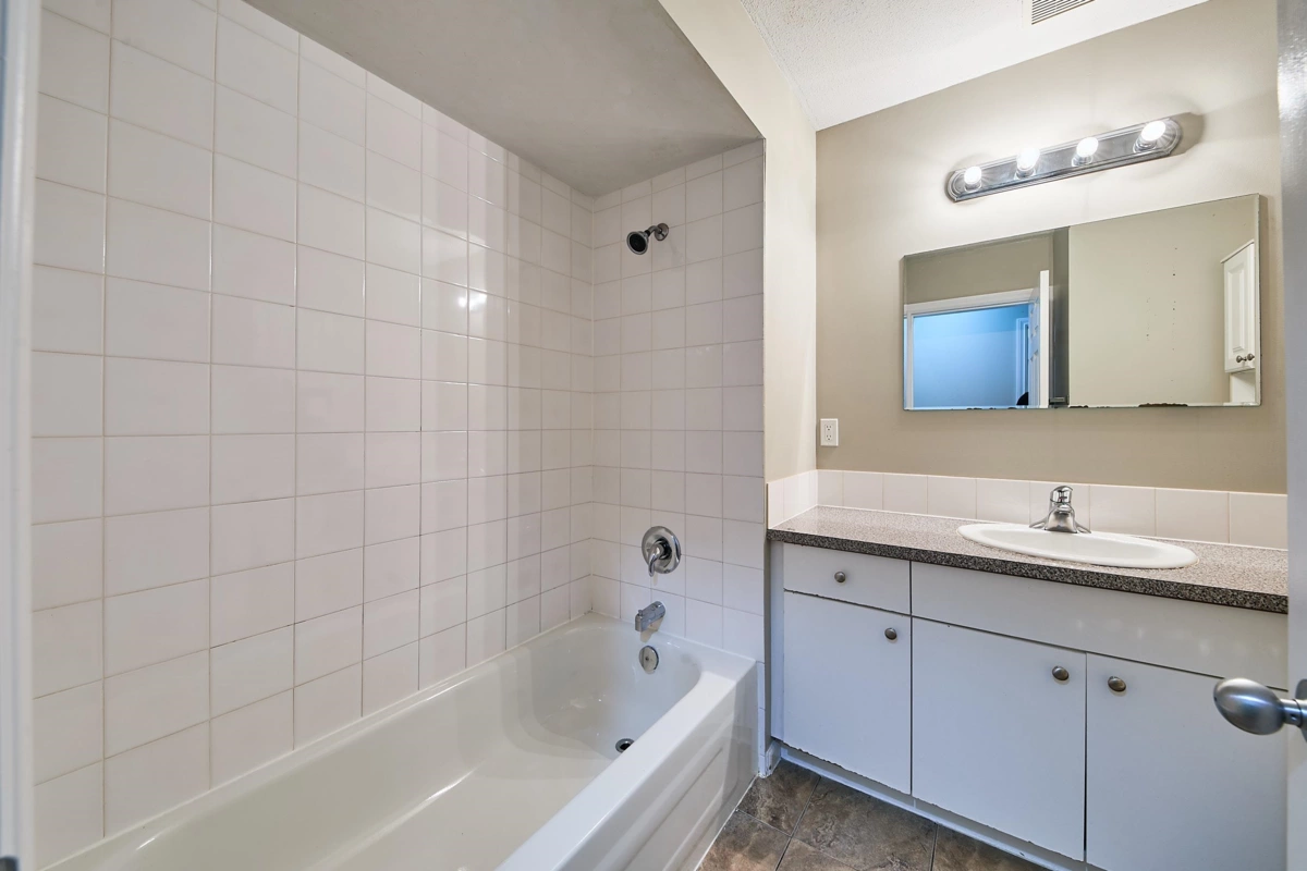 Primary Bathroom Photo of 12313 Mcnutt Road, Maple Ridge, BC