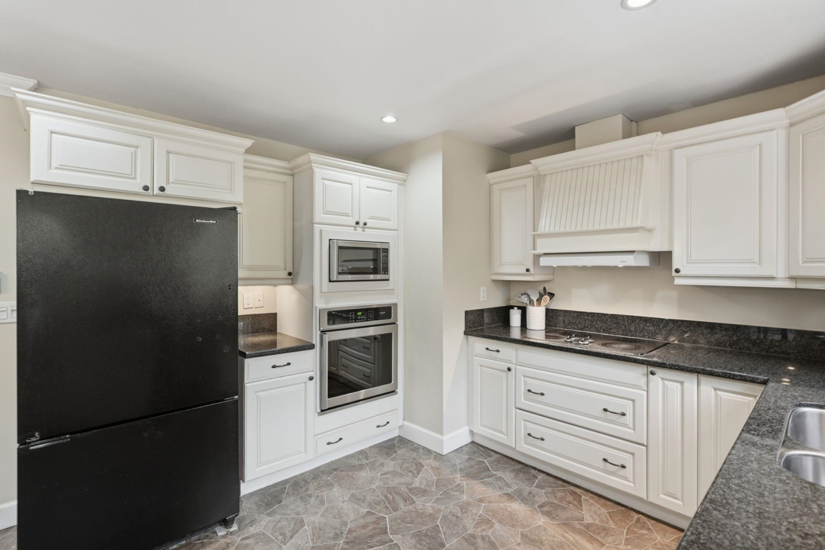 Basement Recreation Room Photo of 7346 Priory Place, Delta, BC