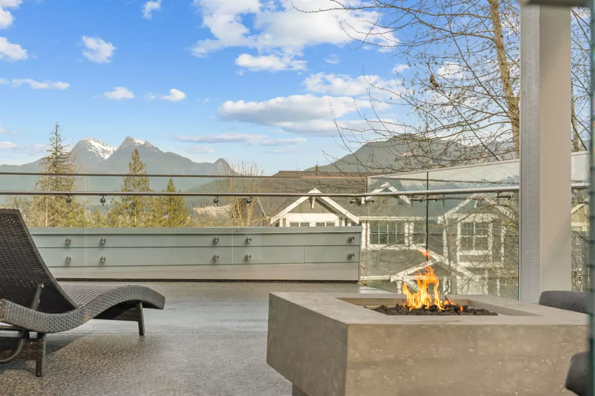 Swimming Pool Photo of 25540 Godwin Drive, Maple Ridge, BC