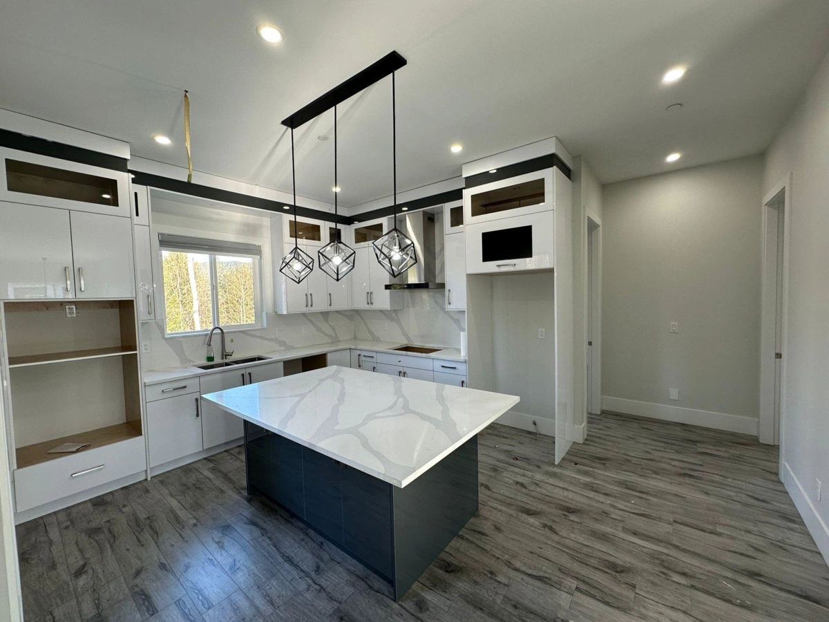 Kitchen Island Photo of 32651 Cunningham Avenue, Mission, BC