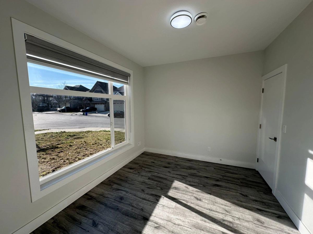 Powder Room Photo of 32651 Cunningham Avenue, Mission, BC