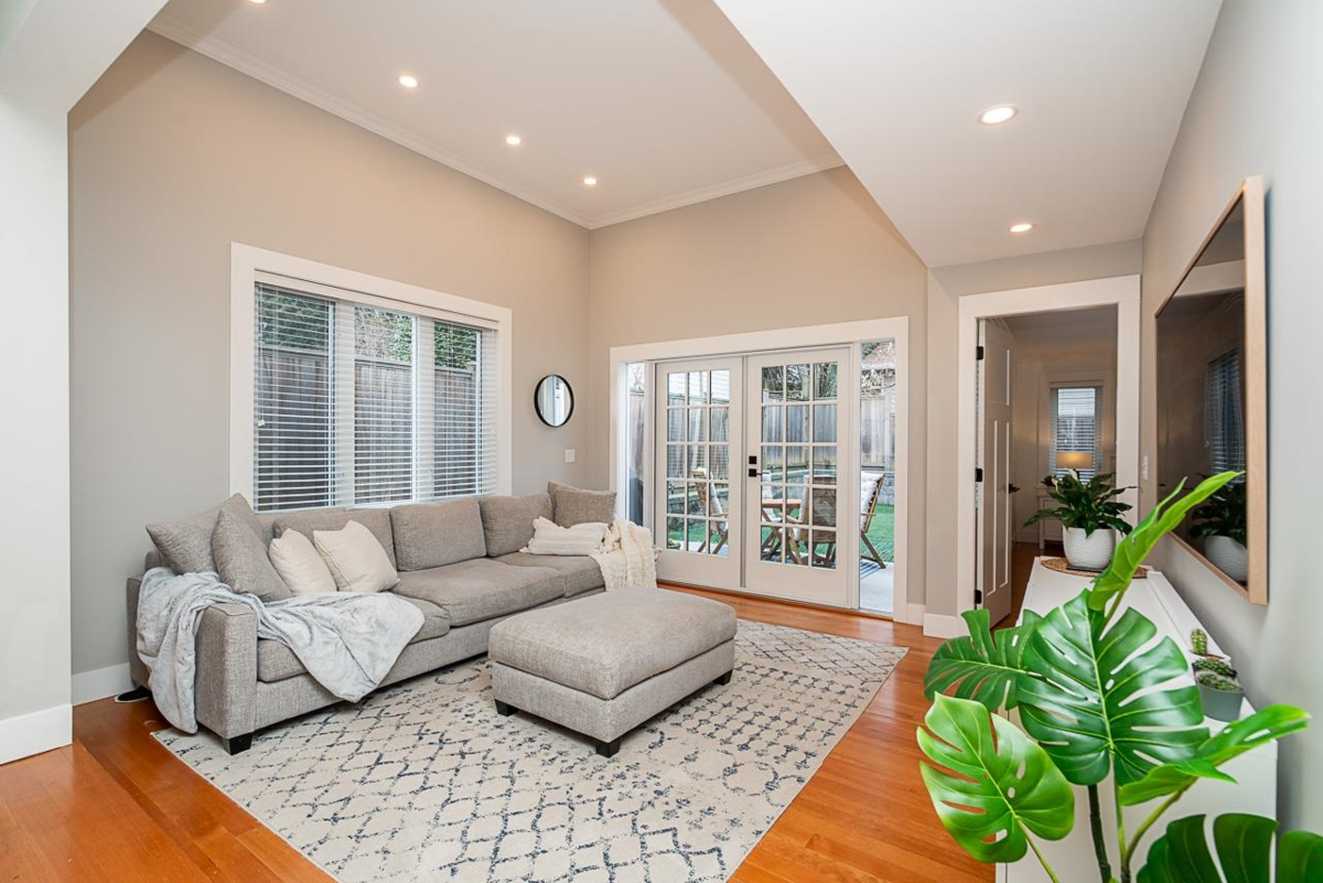Breakfast Nook Photo of 375 Keary Street, New Westminster, BC