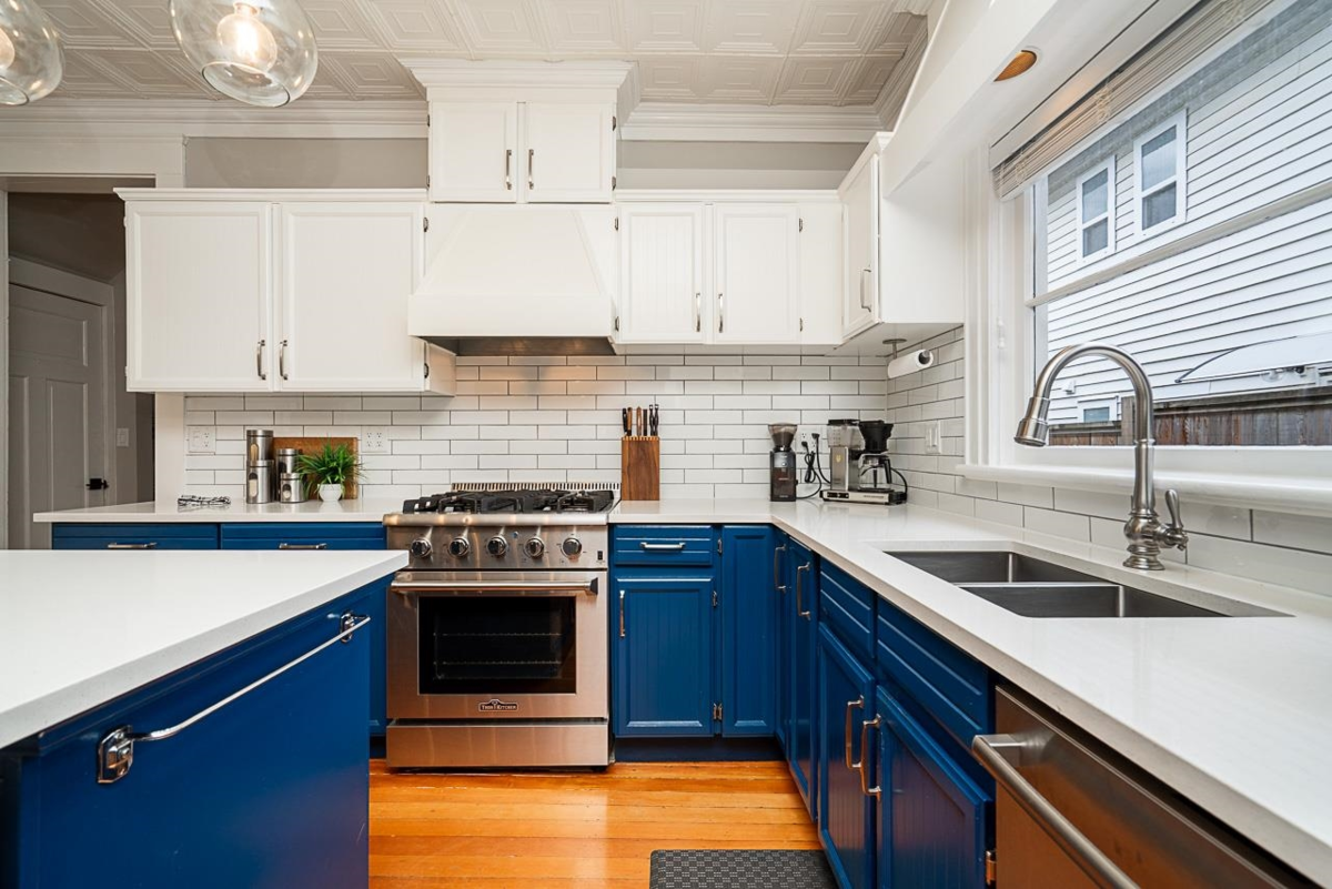 Dining Area Photo of 375 Keary Street, New Westminster, BC