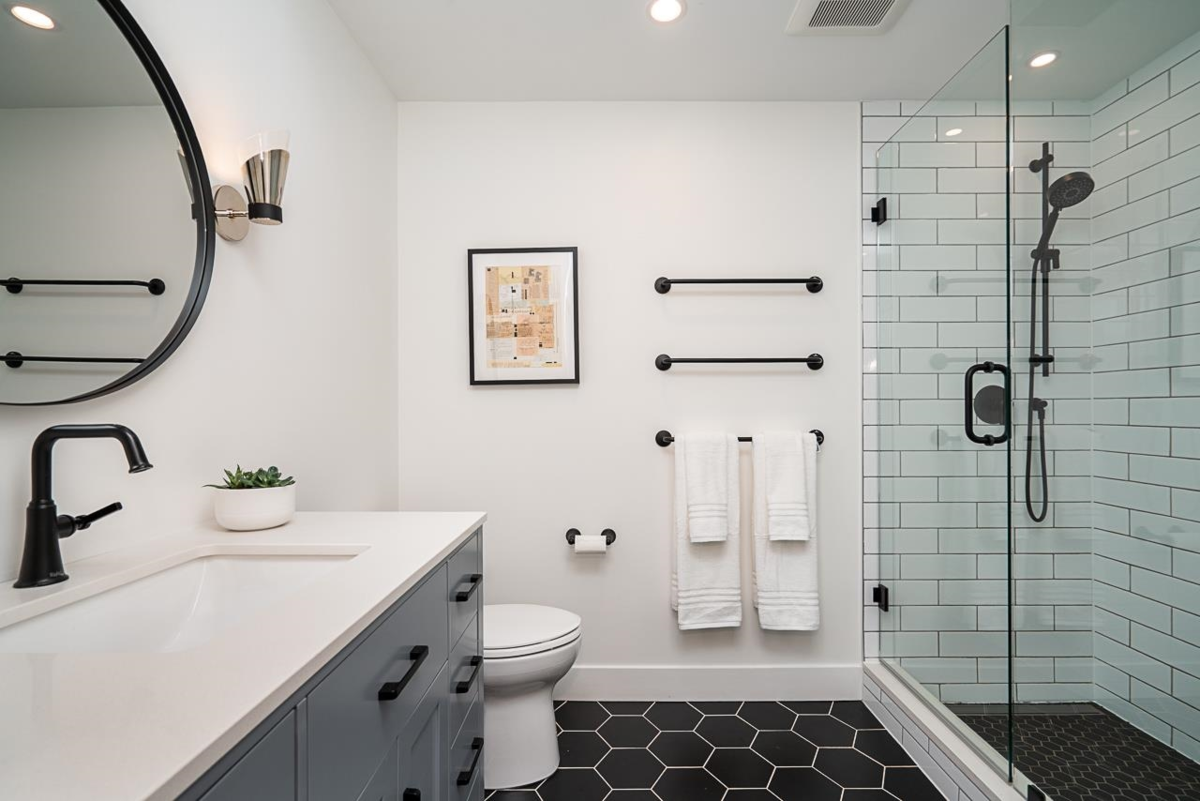 Entry Foyer Photo of 375 Keary Street, New Westminster, BC