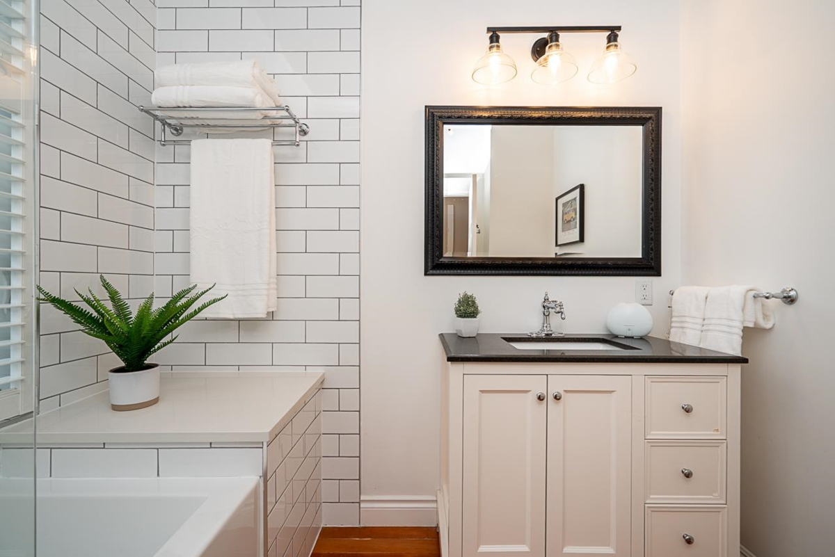 Garden / Landscaping Photo of 375 Keary Street, New Westminster, BC