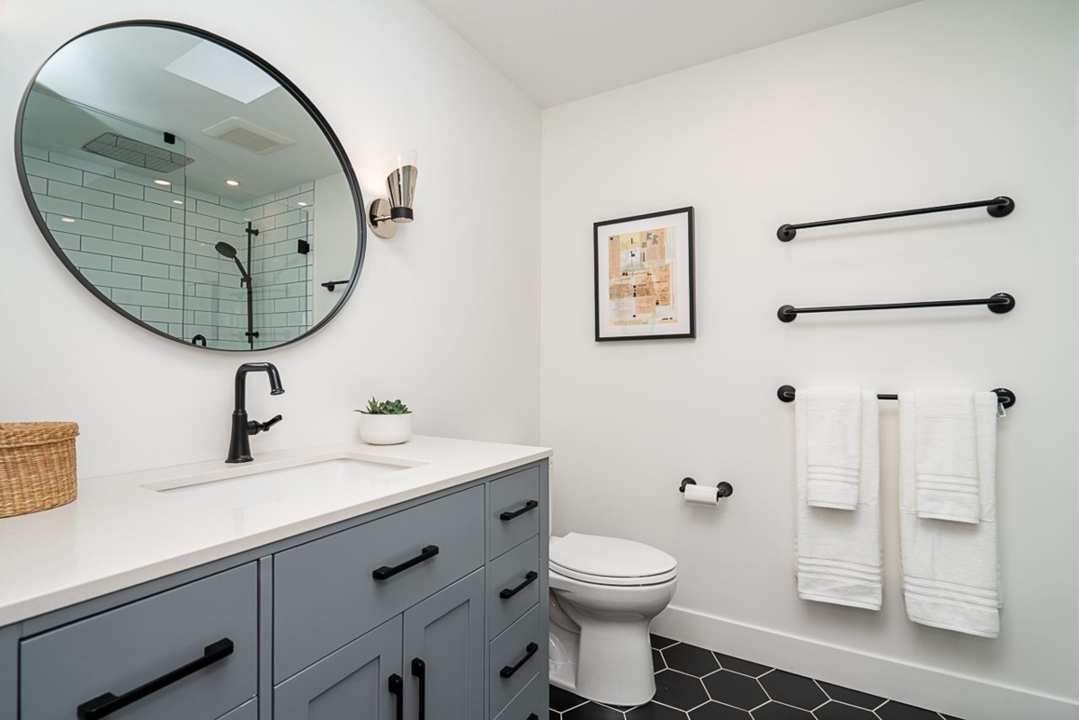 Hallway Photo of 375 Keary Street, New Westminster, BC