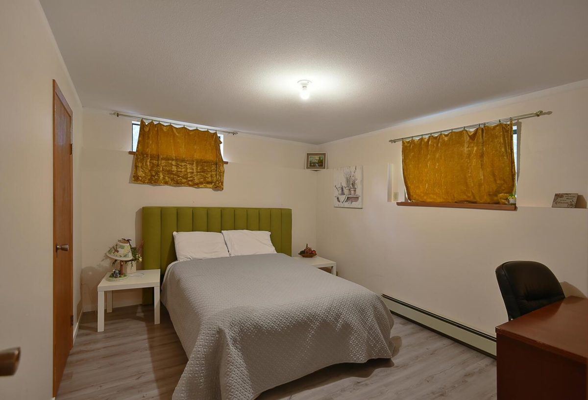 Basement Recreation Room Photo of 6377 N Gale Avenue, Sechelt, BC