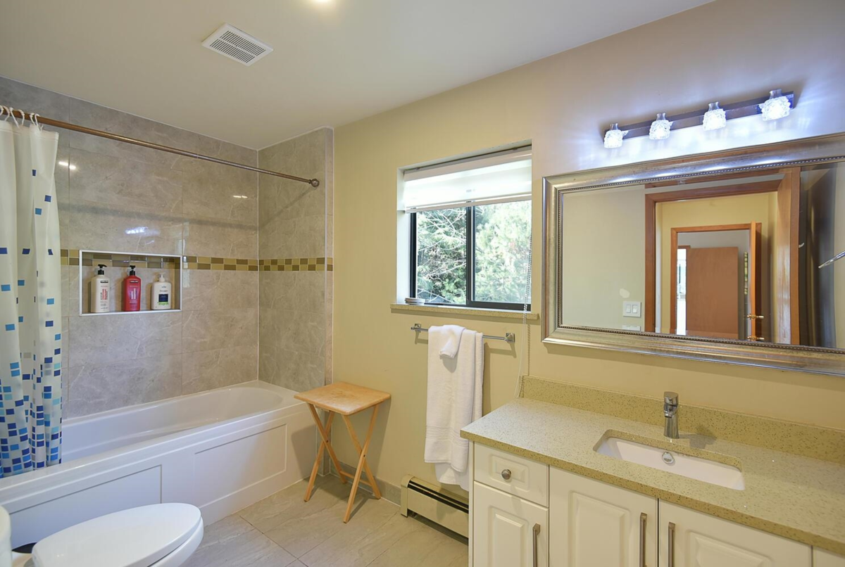 Bedroom 3 Photo of 6377 N Gale Avenue, Sechelt, BC