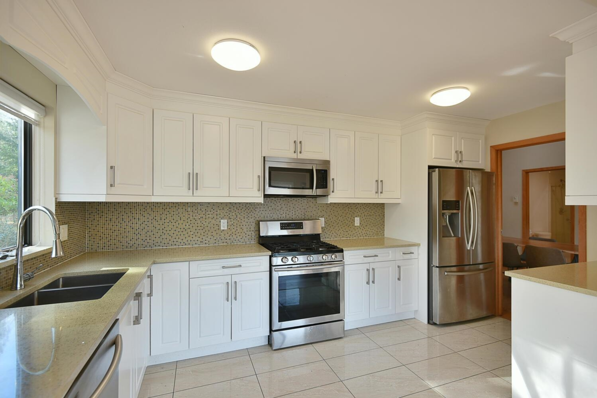 Breakfast Nook Photo of 6377 N Gale Avenue, Sechelt, BC