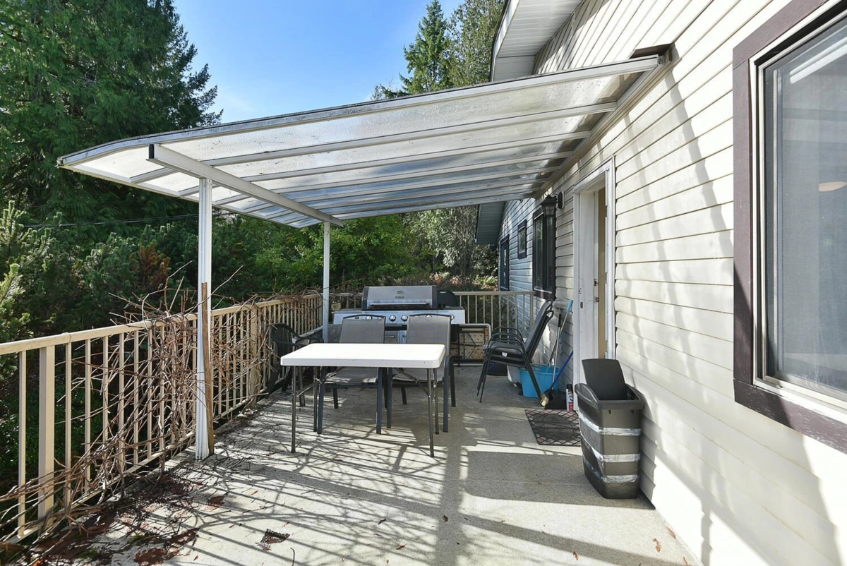 Garage Interior Photo of 6377 N Gale Avenue, Sechelt, BC