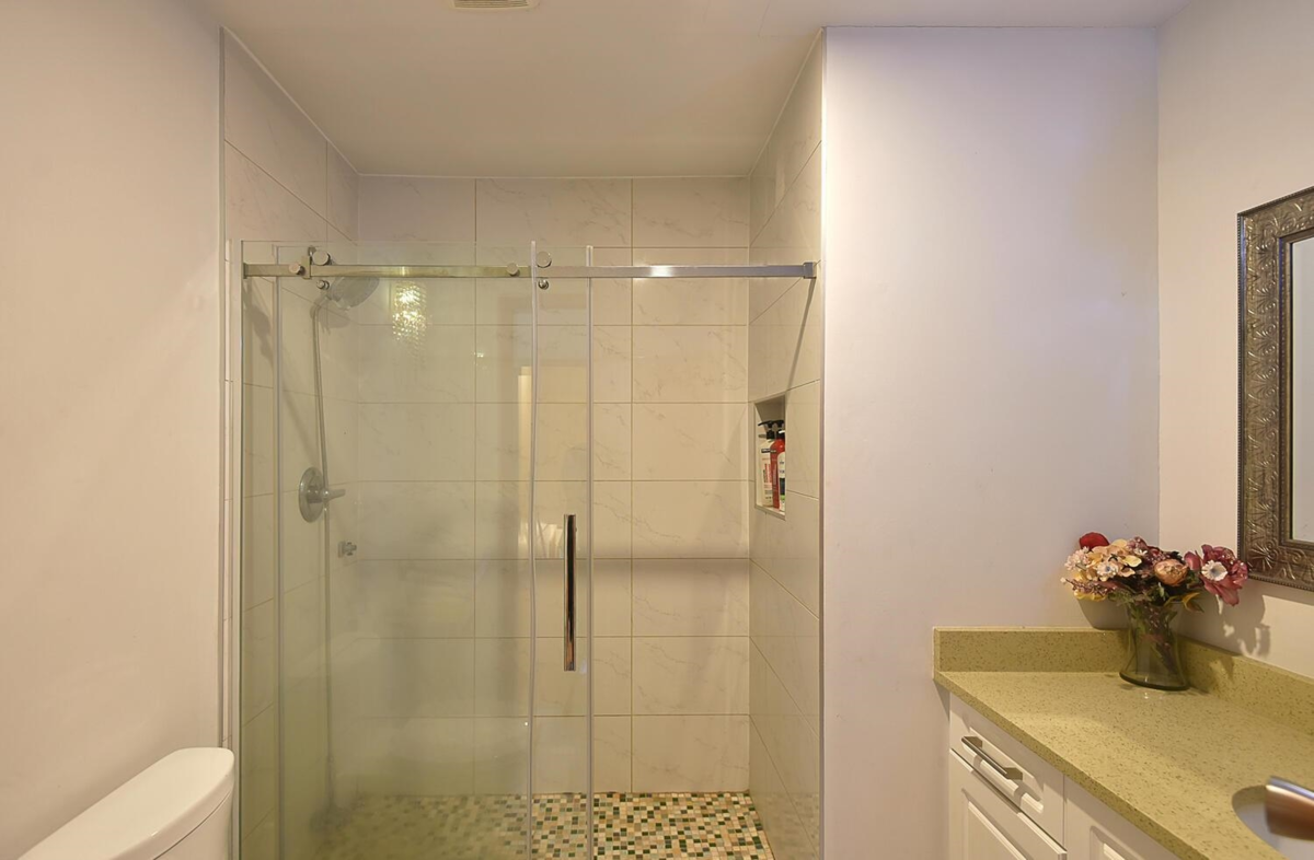 Guest Bathroom Photo of 6377 N Gale Avenue, Sechelt, BC