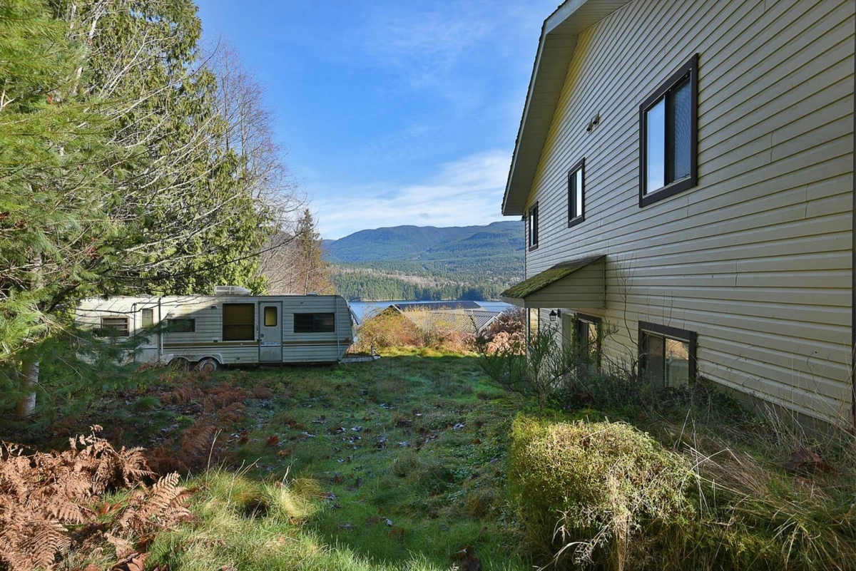 Hallway Photo of 6377 N Gale Avenue, Sechelt, BC