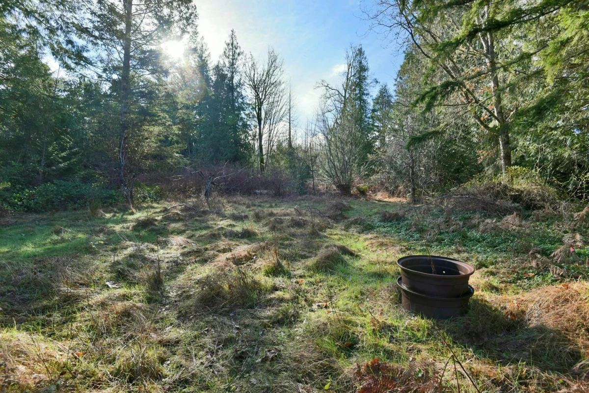 Hot Tub / Spa Photo of 6377 N Gale Avenue, Sechelt, BC