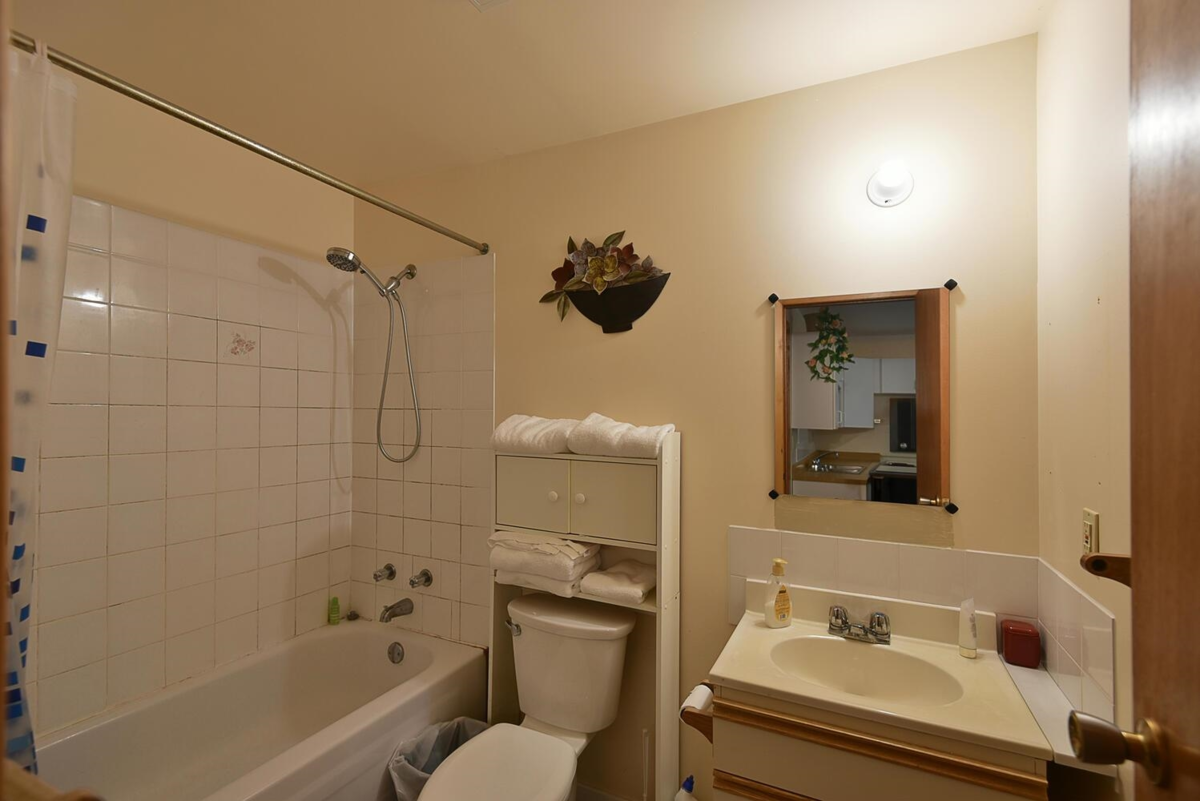 Laundry Room Photo of 6377 N Gale Avenue, Sechelt, BC