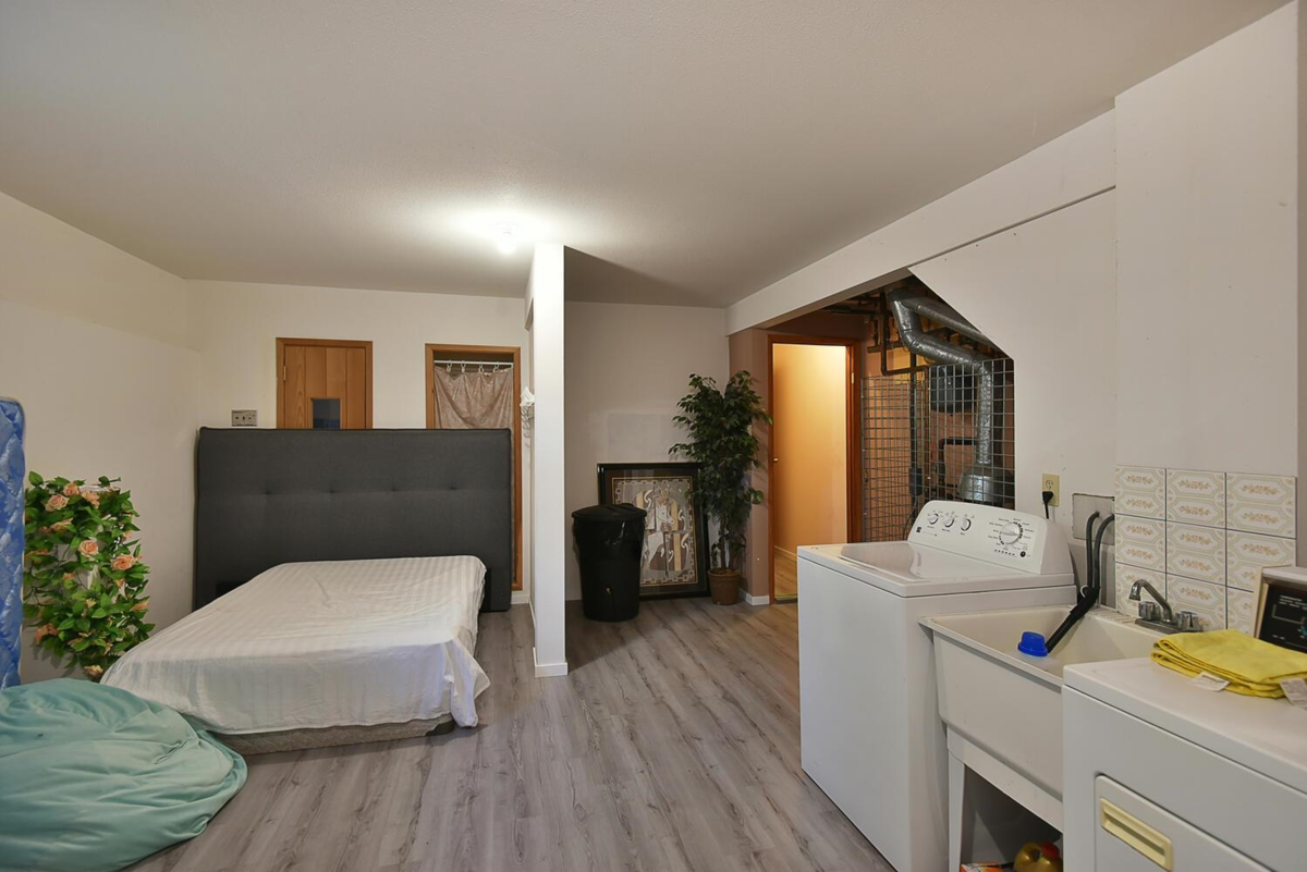 Mudroom Photo of 6377 N Gale Avenue, Sechelt, BC