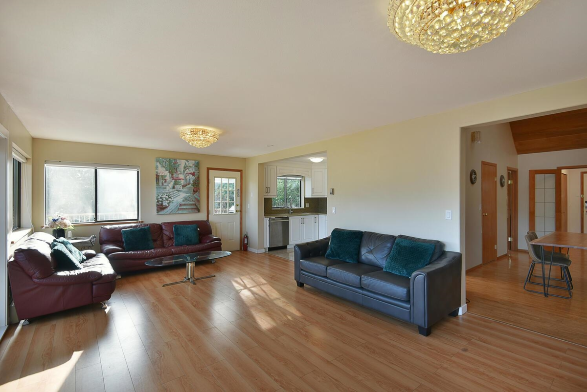 Primary Bathroom Photo of 6377 N Gale Avenue, Sechelt, BC