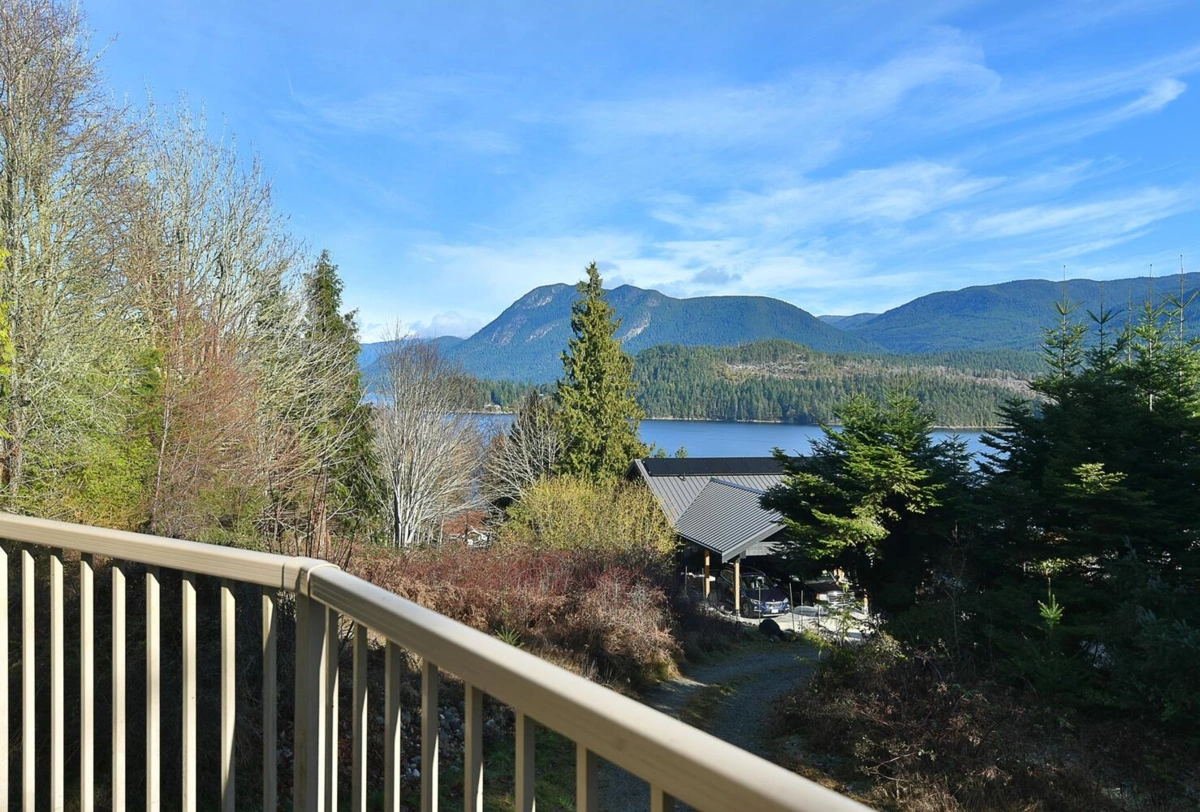 Staircase Photo of 6377 N Gale Avenue, Sechelt, BC