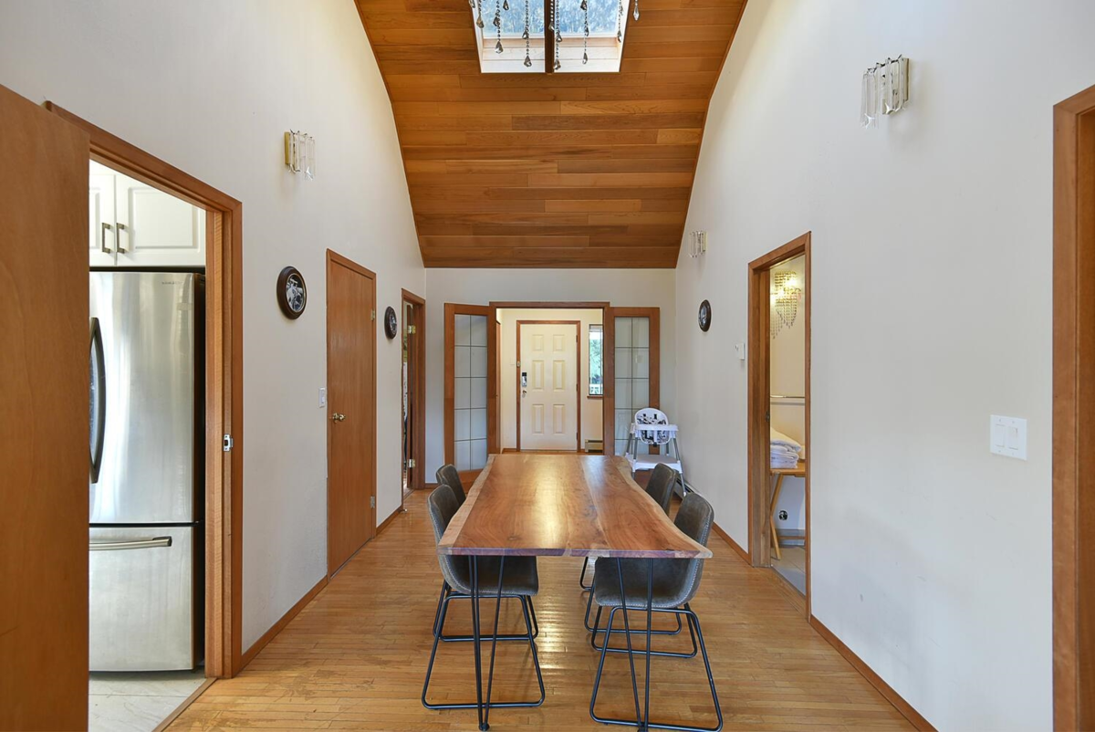 Walk-In Closet Photo of 6377 N Gale Avenue, Sechelt, BC