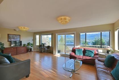 Kitchen Island Photo of 6377 N Gale Avenue, Sechelt, BC