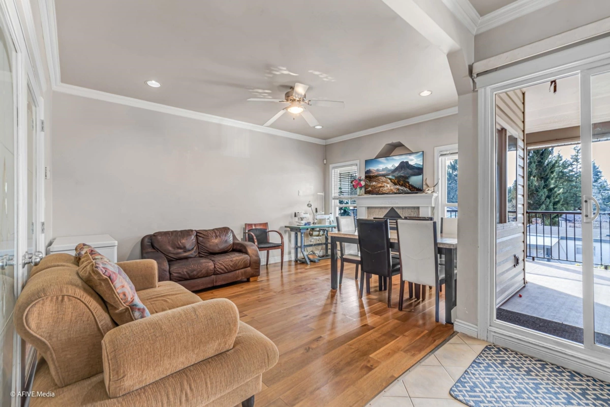 Breakfast Nook Photo of 9833 128 Street, Surrey, BC