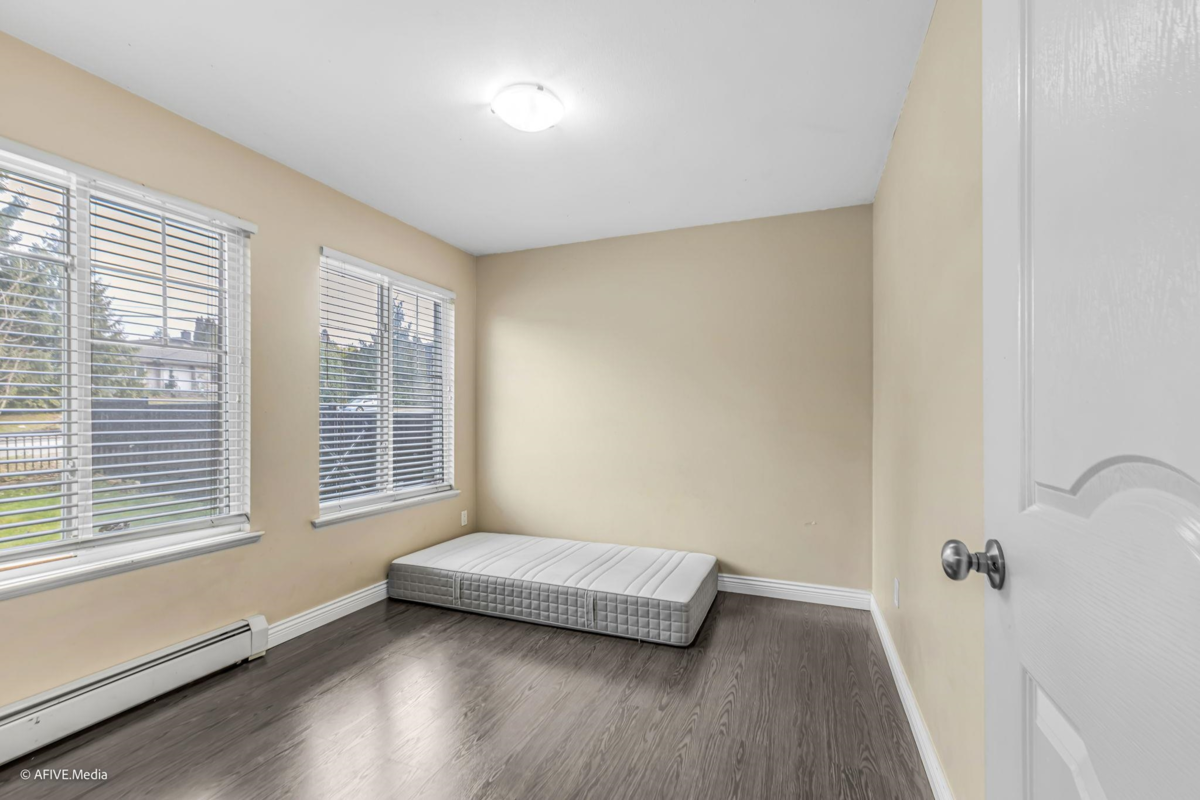 Hallway Photo of 9833 128 Street, Surrey, BC